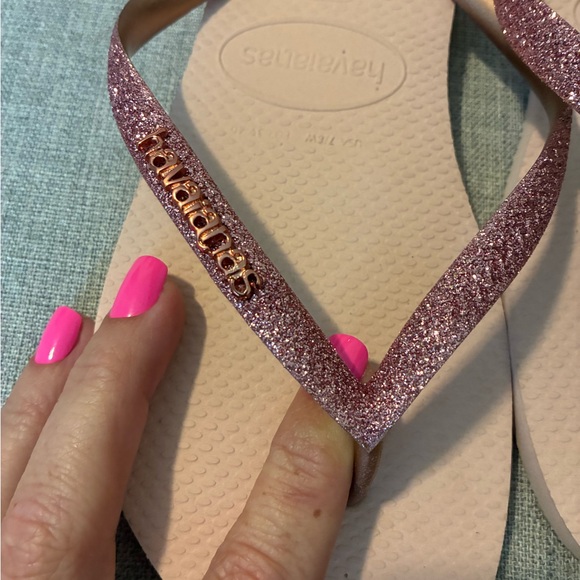 Havaianas rose gold glitter flip flops. Size 7/8. - Picture 4 of 6